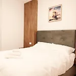 102 Apartamento *