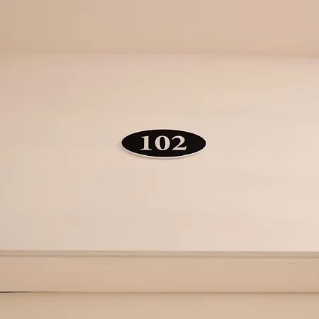 102 شقة تيرانا