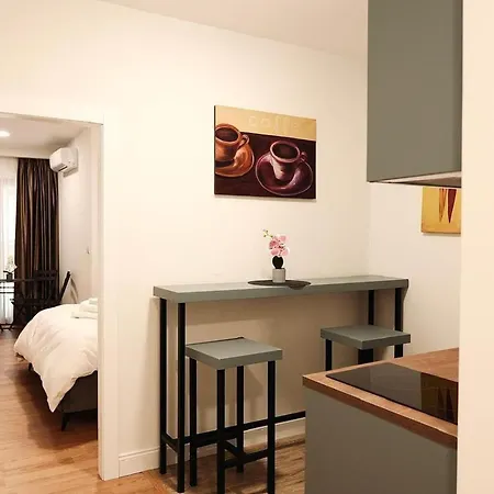 Apartman 102 *